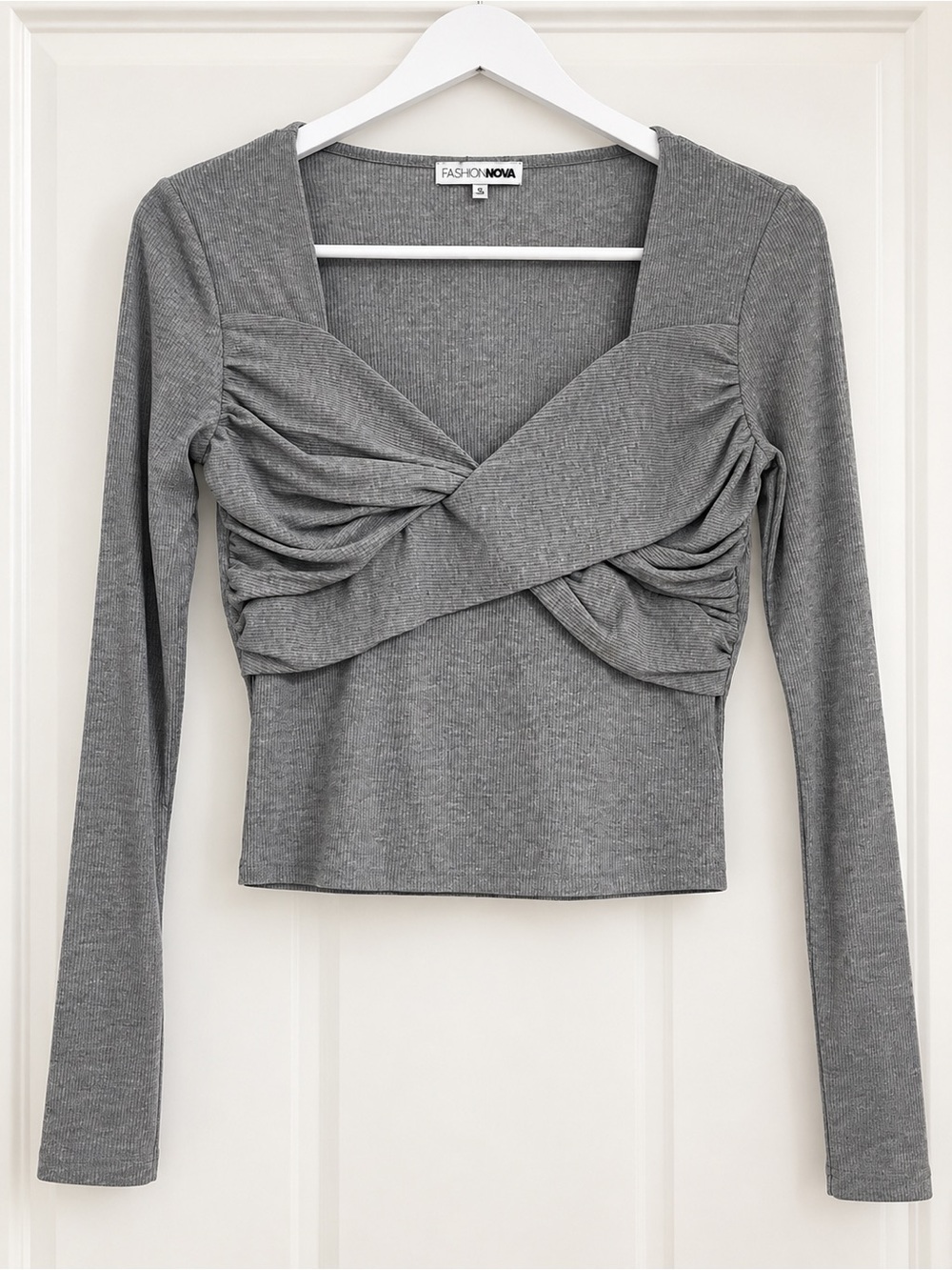 Fashion Nova Gray Twist-Front Long Sleeve Crop Top